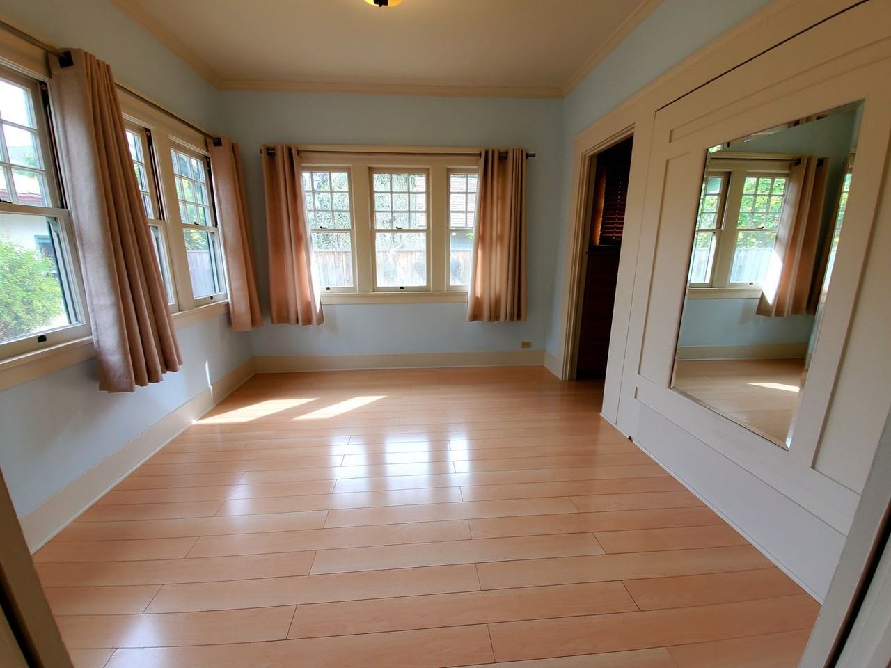 885 Buchon St - Photo 7 of 9
