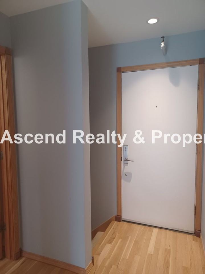 830 Sw Broadway Dr #8 - Photo 4 of 25