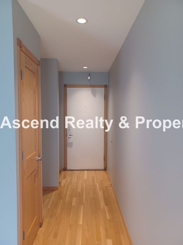 830 Sw Broadway Dr #8 - Photo 5 of 25