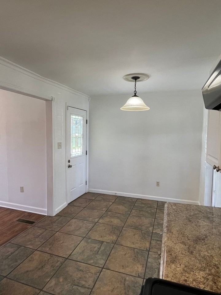 4504 Briarwood Dr - Photo 2 of 17