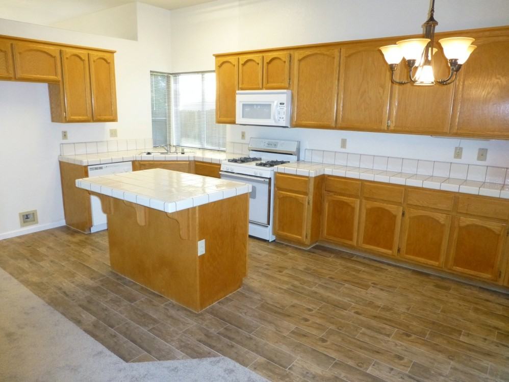 2568 Du Bois Dr - Photo 2 of 6