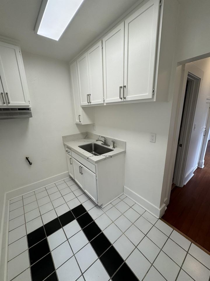 1031 21st StreetUnit #1031-1 - Photo 7 of 15