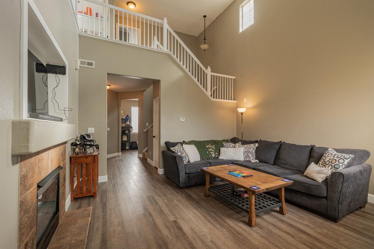 1245 S Flat Rock Cir #1 - Photo 4 of 33