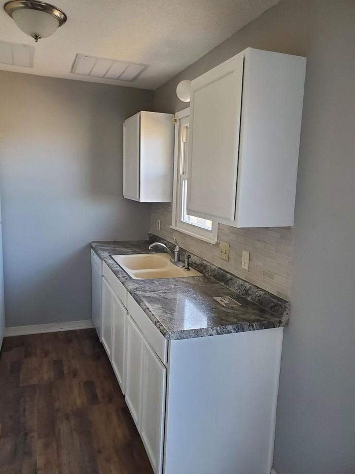 1441 N Smith Ct #4 - Photo 2 of 15
