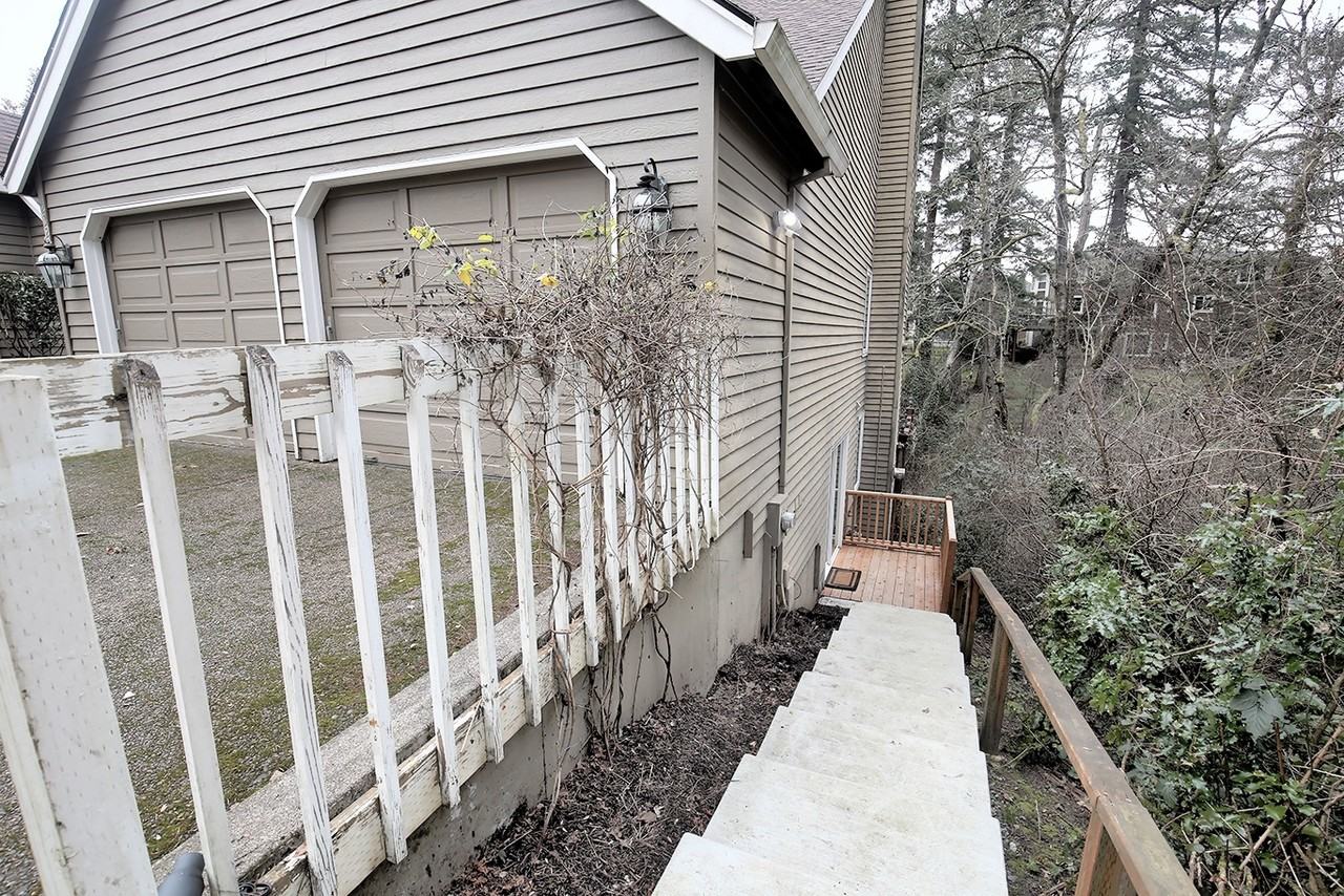 2323 Athena Rd - Photo 2 of 22