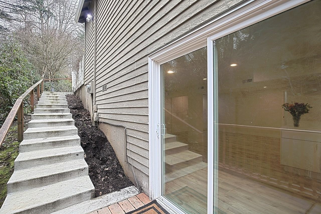 2323 Athena Rd - Photo 3 of 22