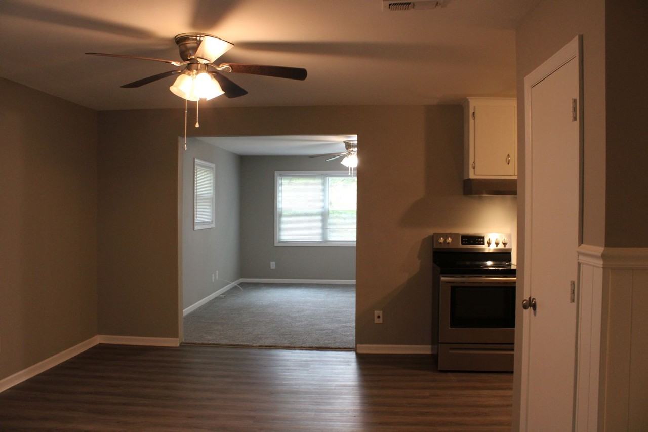 2218 Baxter Ct - Photo 2 of 16