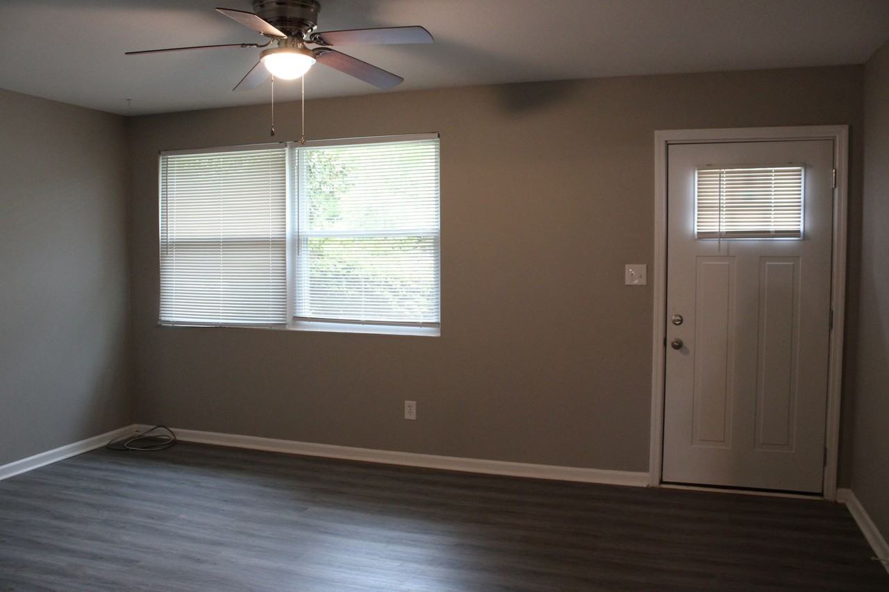 2218 Baxter Ct - Photo 3 of 16