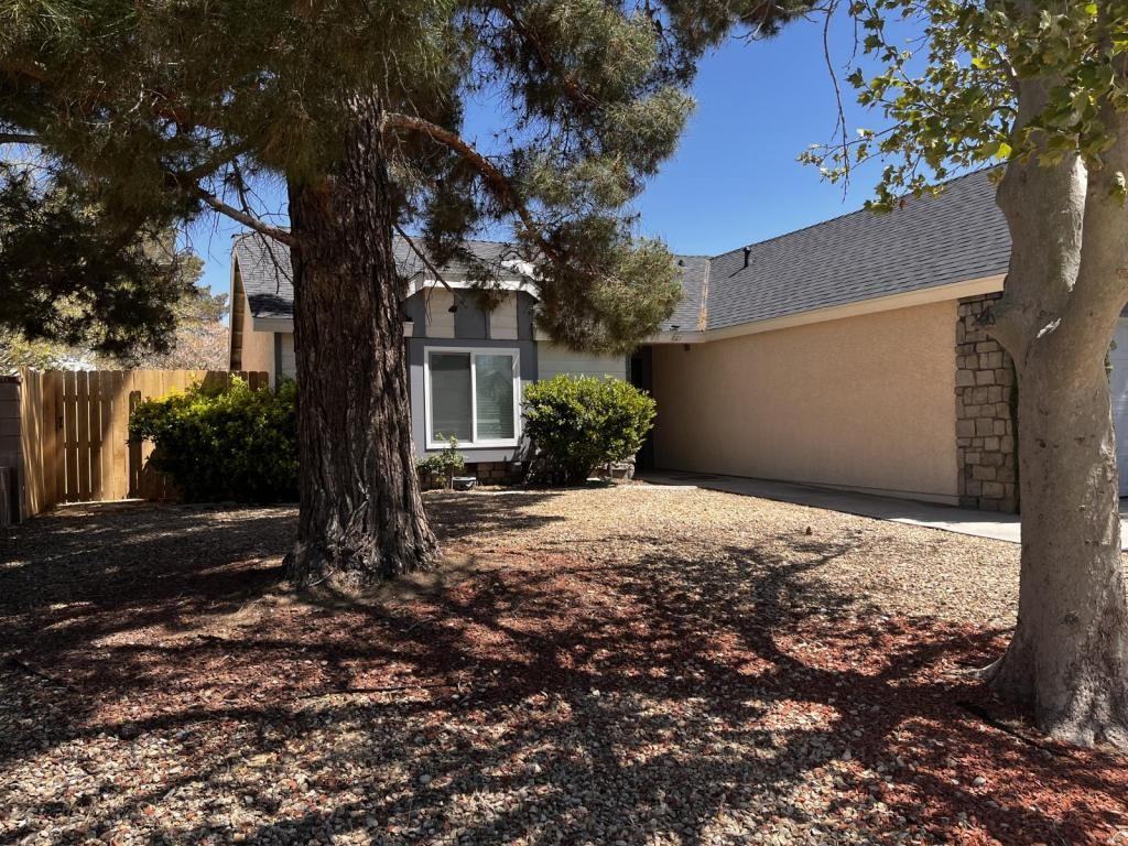 45126 Roberto Ct - Photo 2 of 12