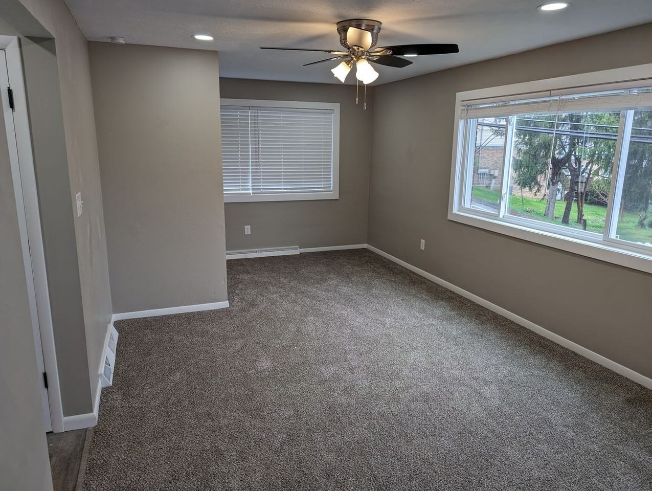 303 Hill St - Photo 4 of 20