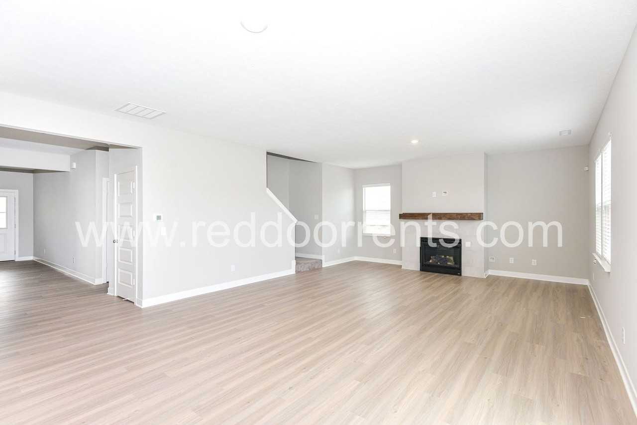 7356 Parkstay Ln - Photo 3 of 37