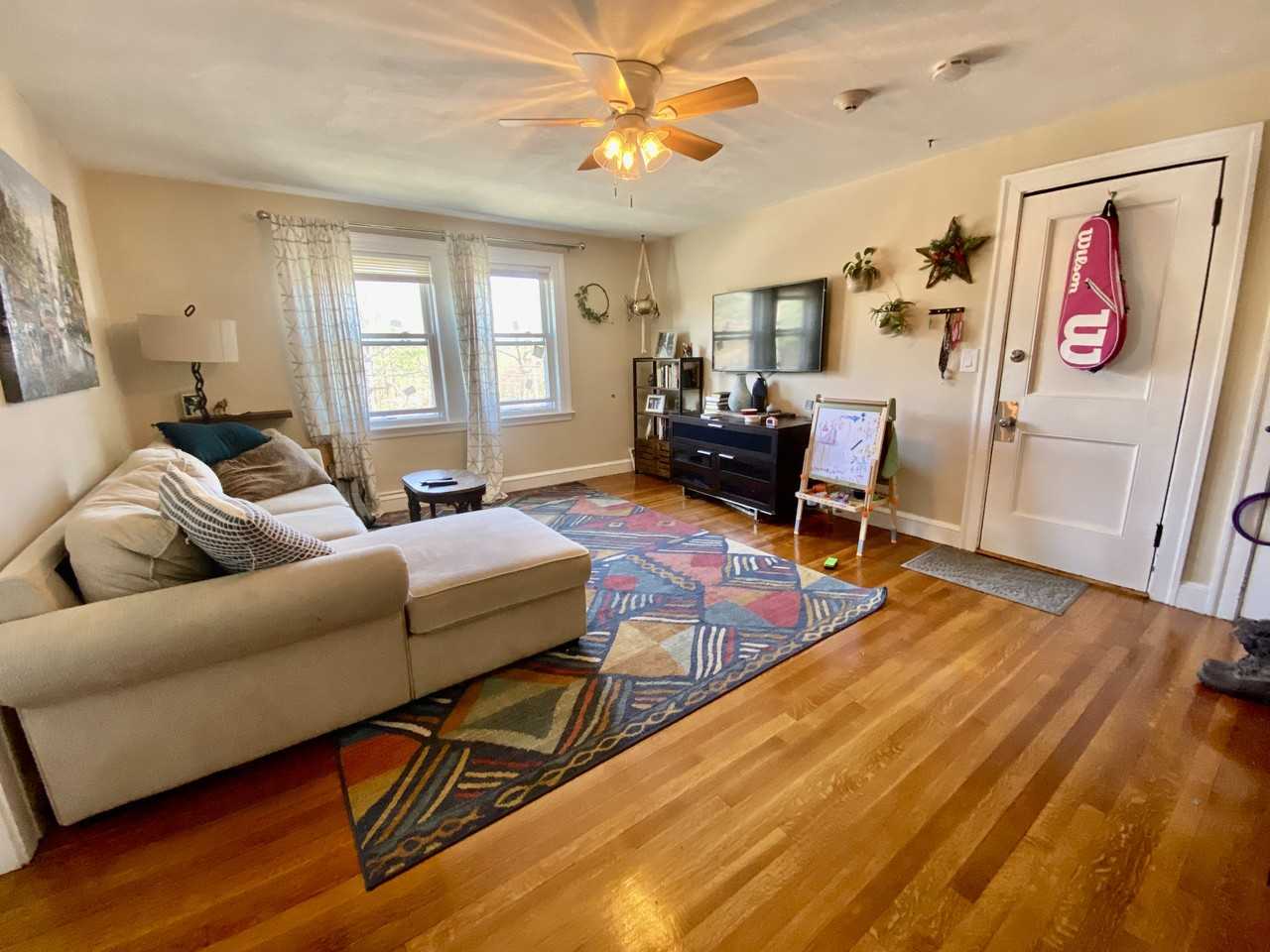 4907 Washington St #3R - Photo 4 of 19