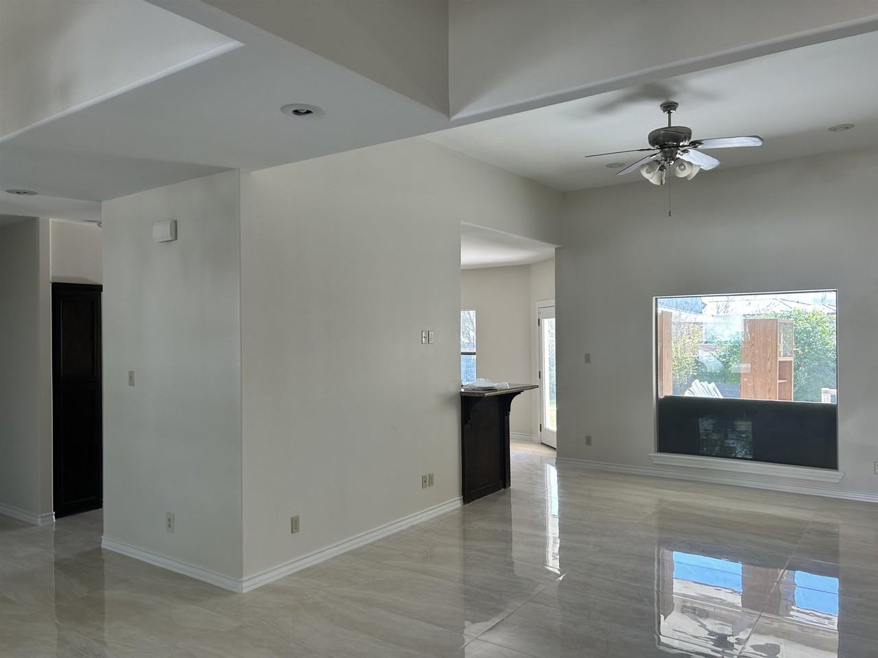195 Lake Carnegie Ct - Photo 2 of 14