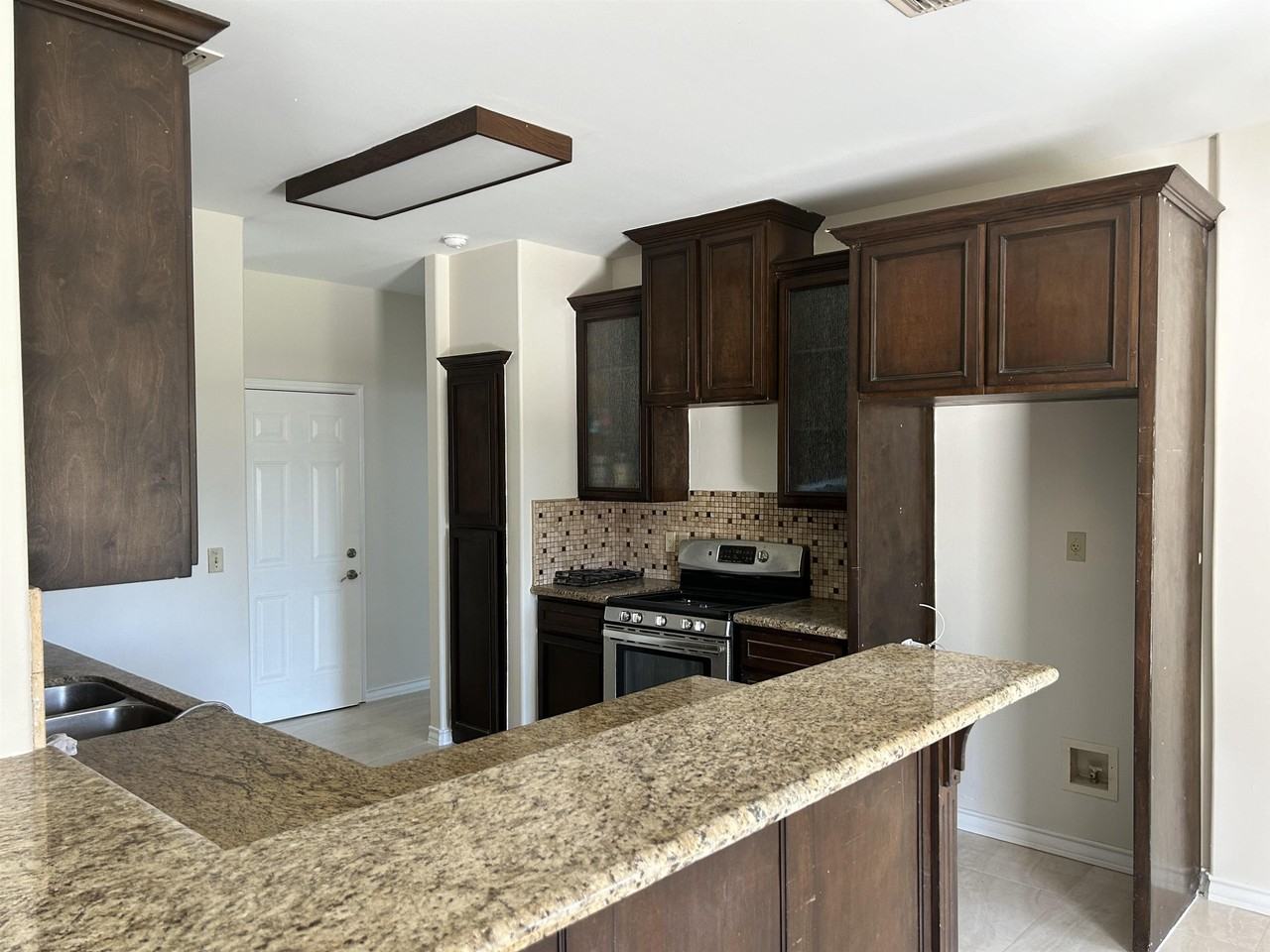 195 Lake Carnegie Ct - Photo 3 of 14