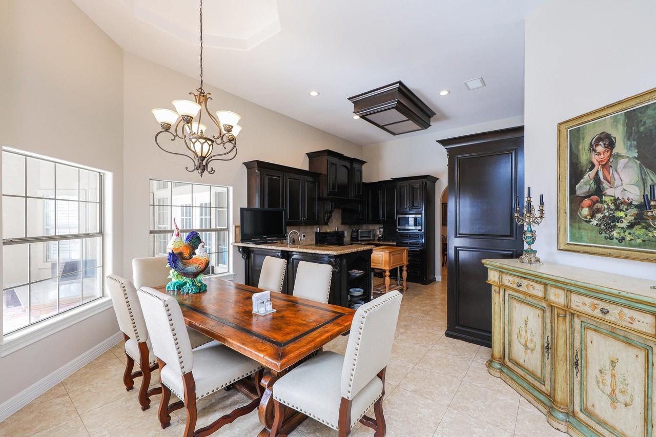 8402 Mahogany Ct - Photo 3 of 14