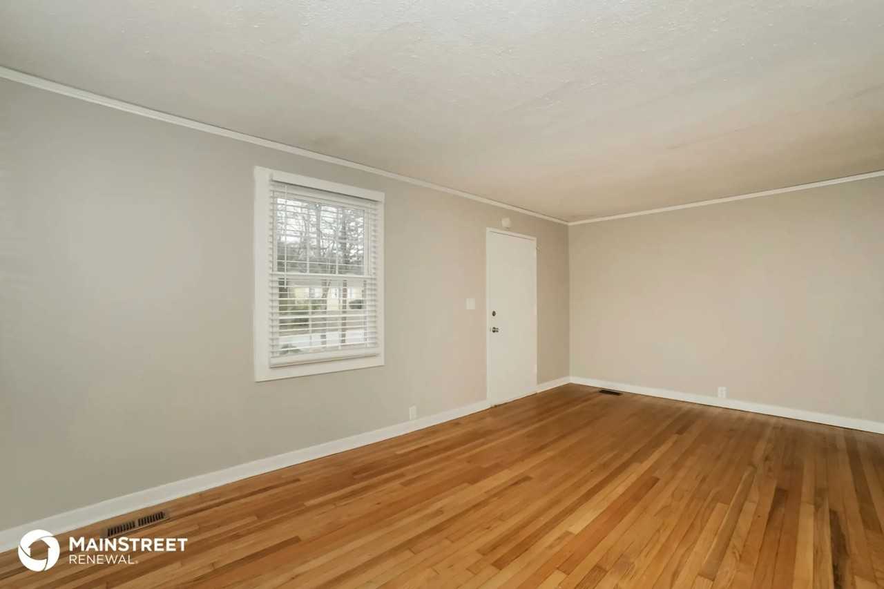 1866 Broadwell St Sw - Photo 3 of 15