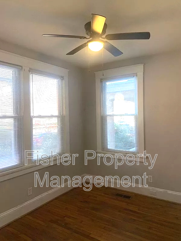 1514 Bainbridge St #A - Photo 3 of 14