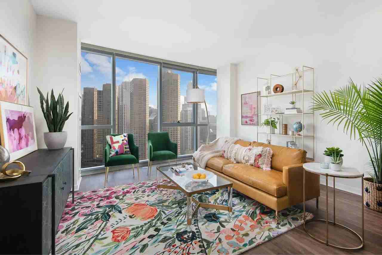 W Madison St #4406 - Photo 3 of 50