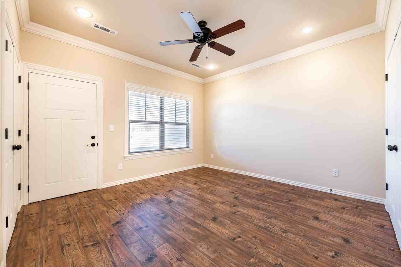 701 South Mock Street #L1 - Photo 7 of 40