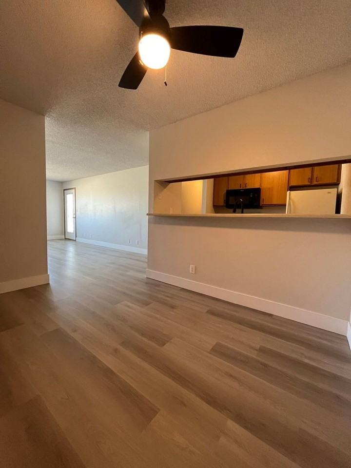 2340 N 44 - Photo 3 of 11