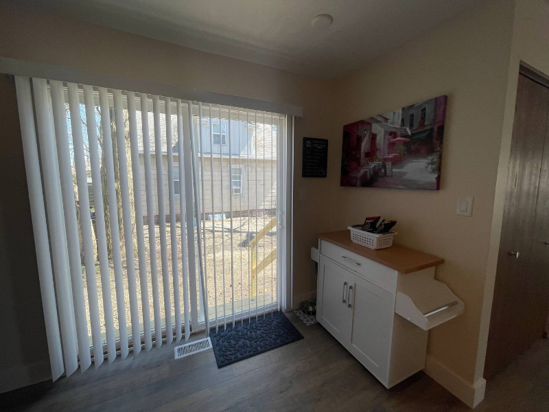 1104 S State St #B - Photo 5 of 24