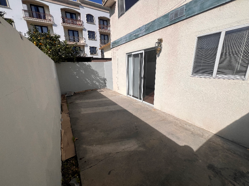 293 N Hill Ave #3 - Photo 4 of 10