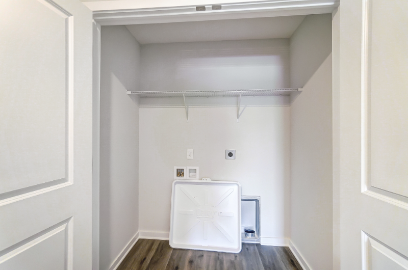 1458 Doubleday Dr - Photo 3 of 44