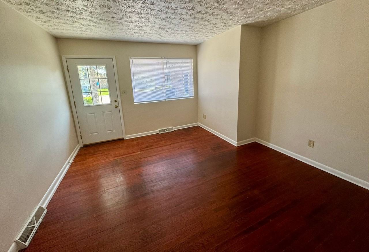 3229-3235 Tytus Avenue - Photo 2 of 14