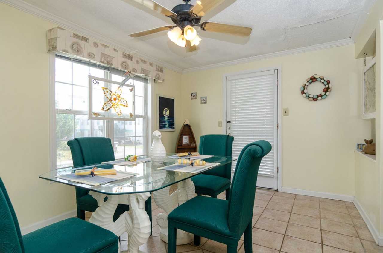 1201 Carolina Beach Ave N - Photo 7 of 21