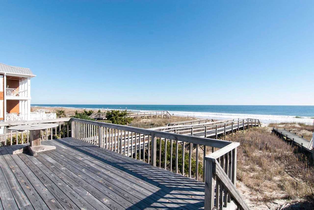 832 Fort Fisher Blvd N - Photo 2 of 18