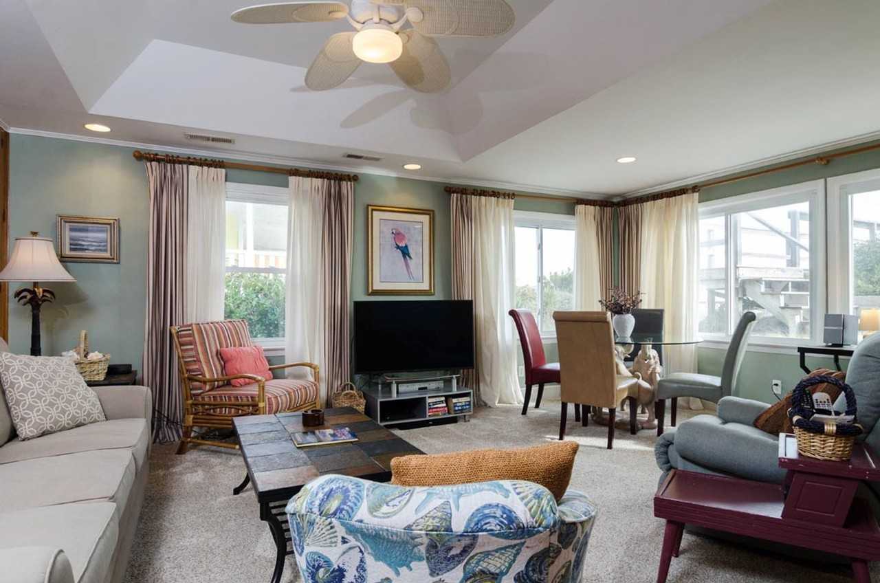 832 Fort Fisher Blvd N - Photo 3 of 18