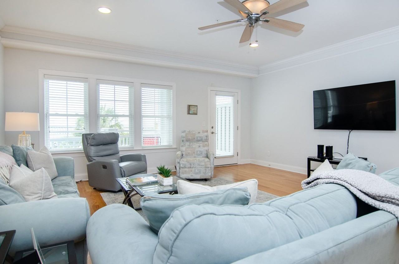 202 Fort Fisher Blvd N - Photo 3 of 33