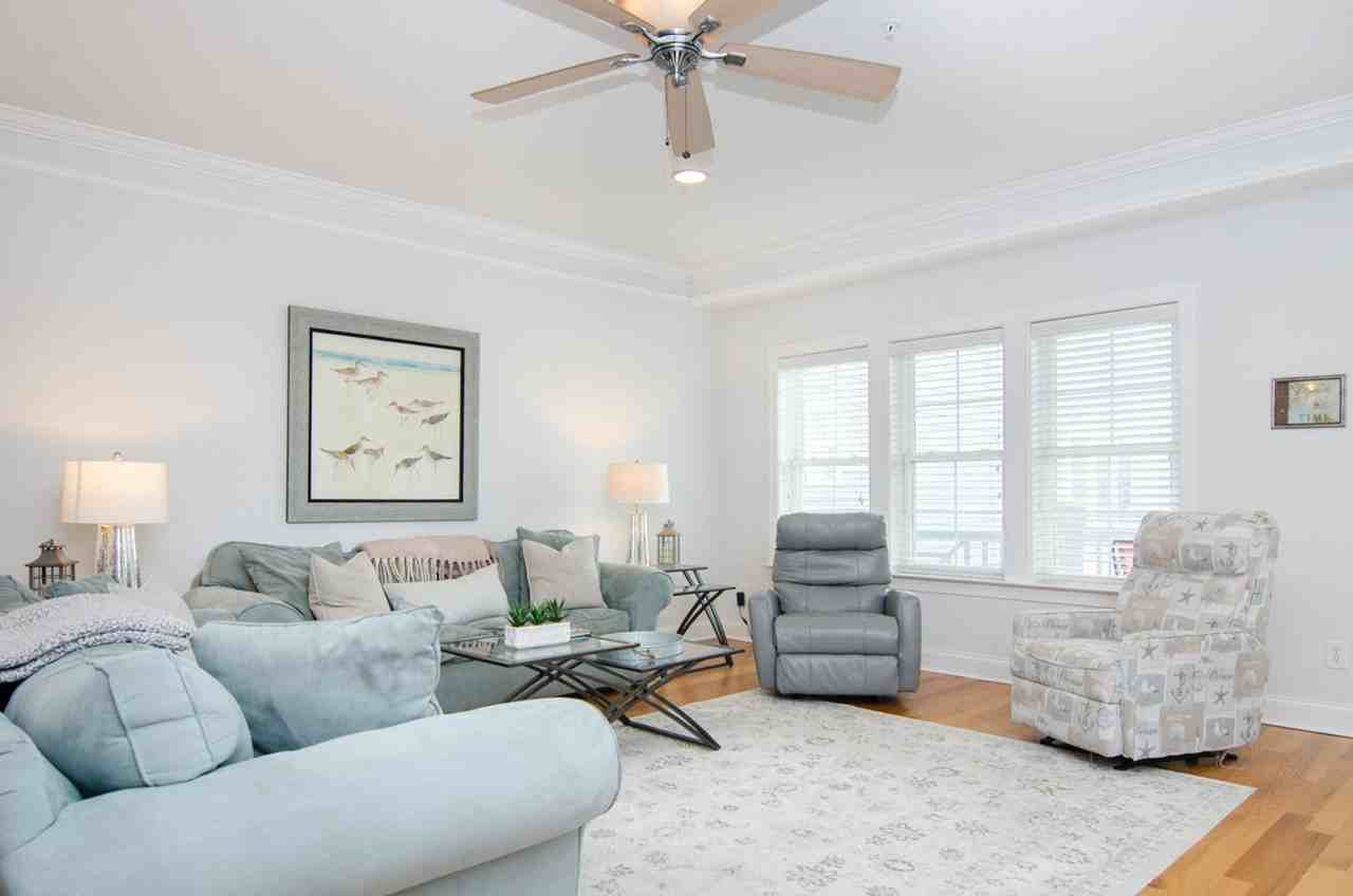 202 Fort Fisher Blvd N - Photo 4 of 33