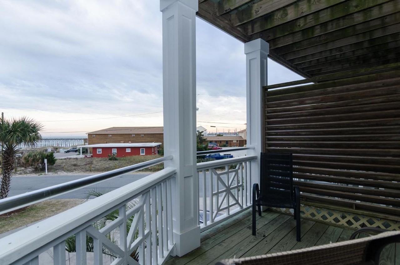 202 Fort Fisher Blvd N - Photo 5 of 33