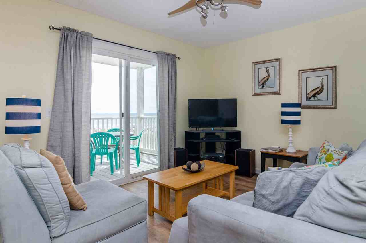 704 Carolina Beach Avenue North - Photo 4 of 20