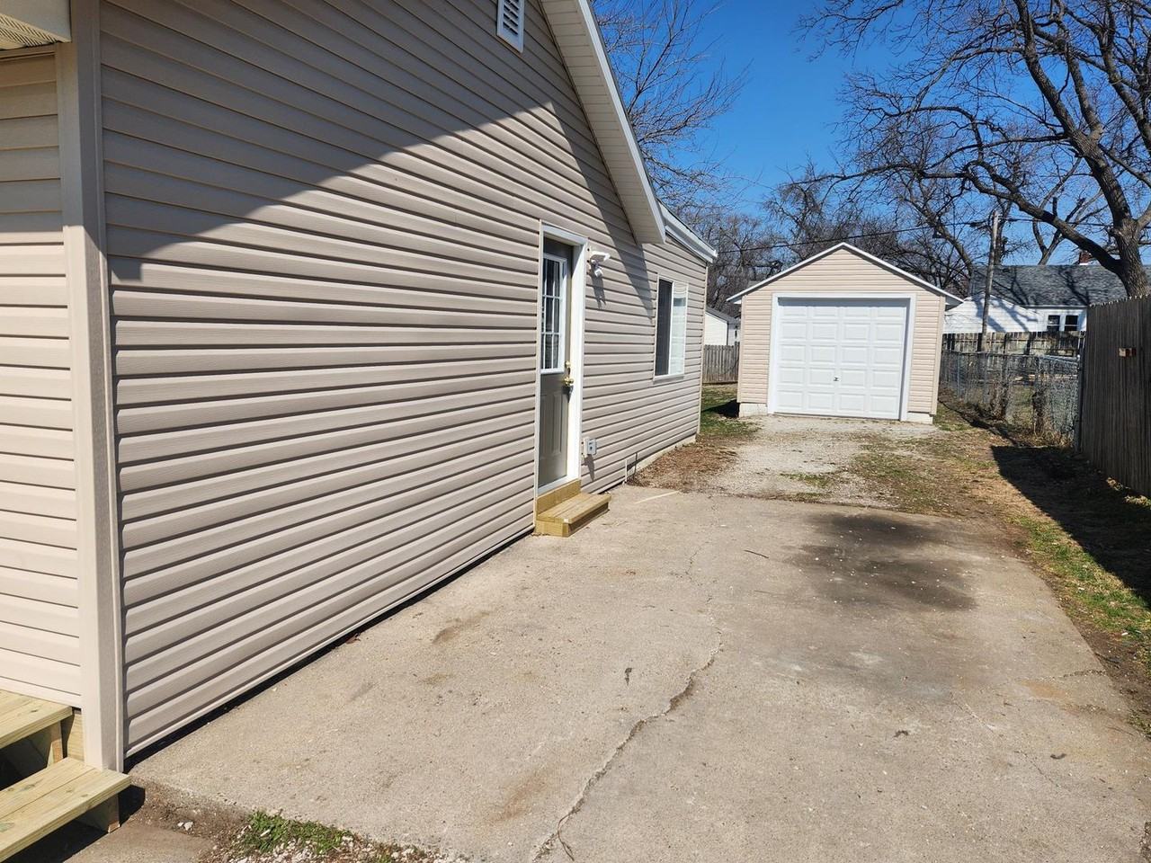1325 Bundy St - Photo 3 of 37