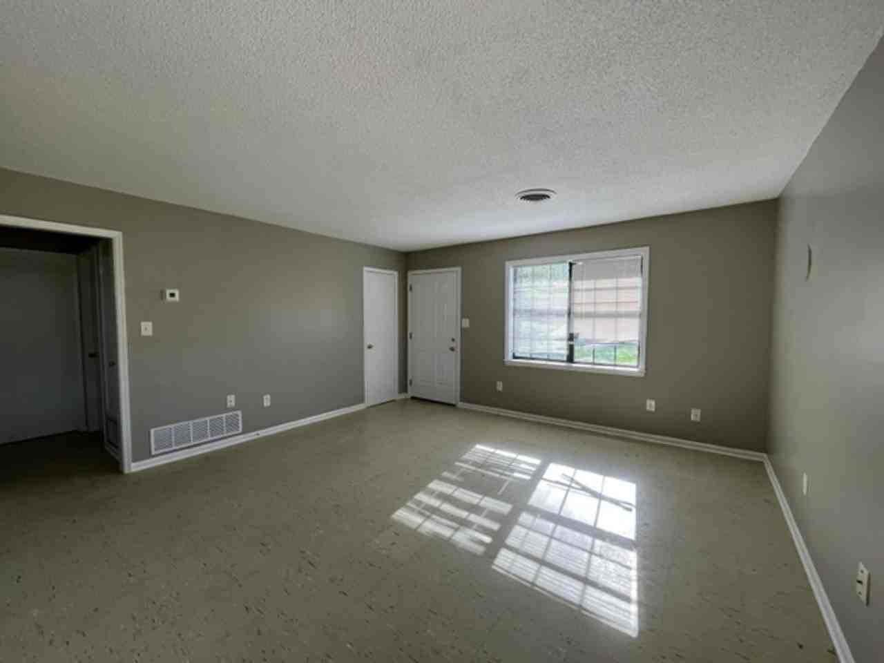 110 Ross Rd - Photo 2 of 8