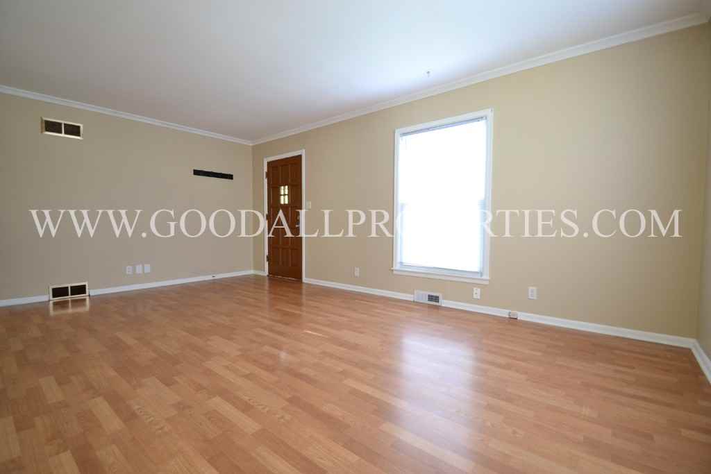 1909 Locust St - Photo 2 of 11