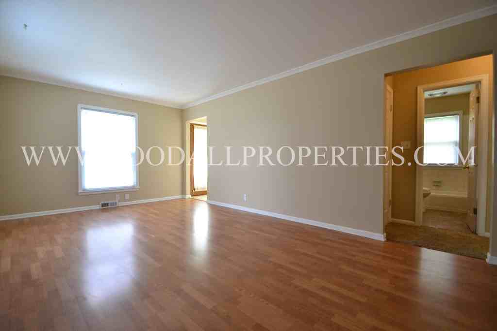 1909 Locust St - Photo 3 of 11