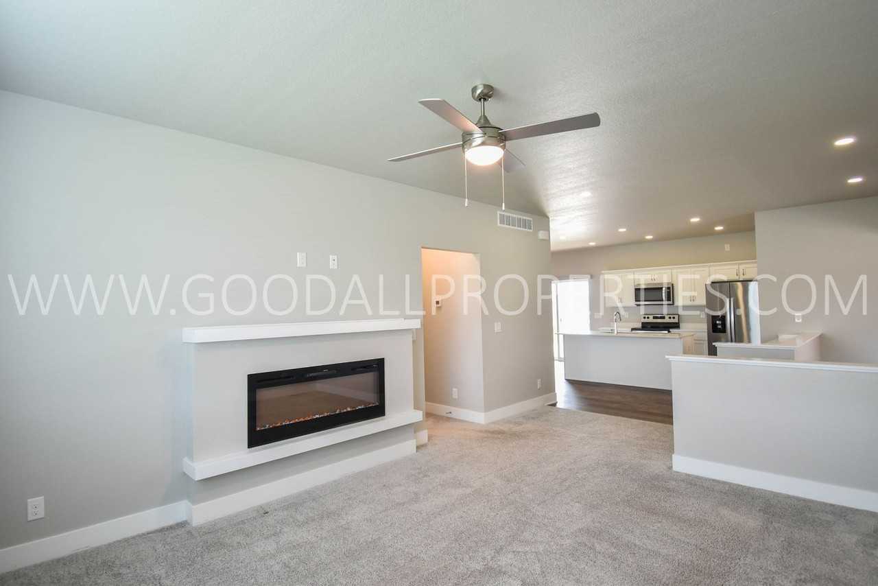 342 N Warrior Ln - Photo 4 of 35