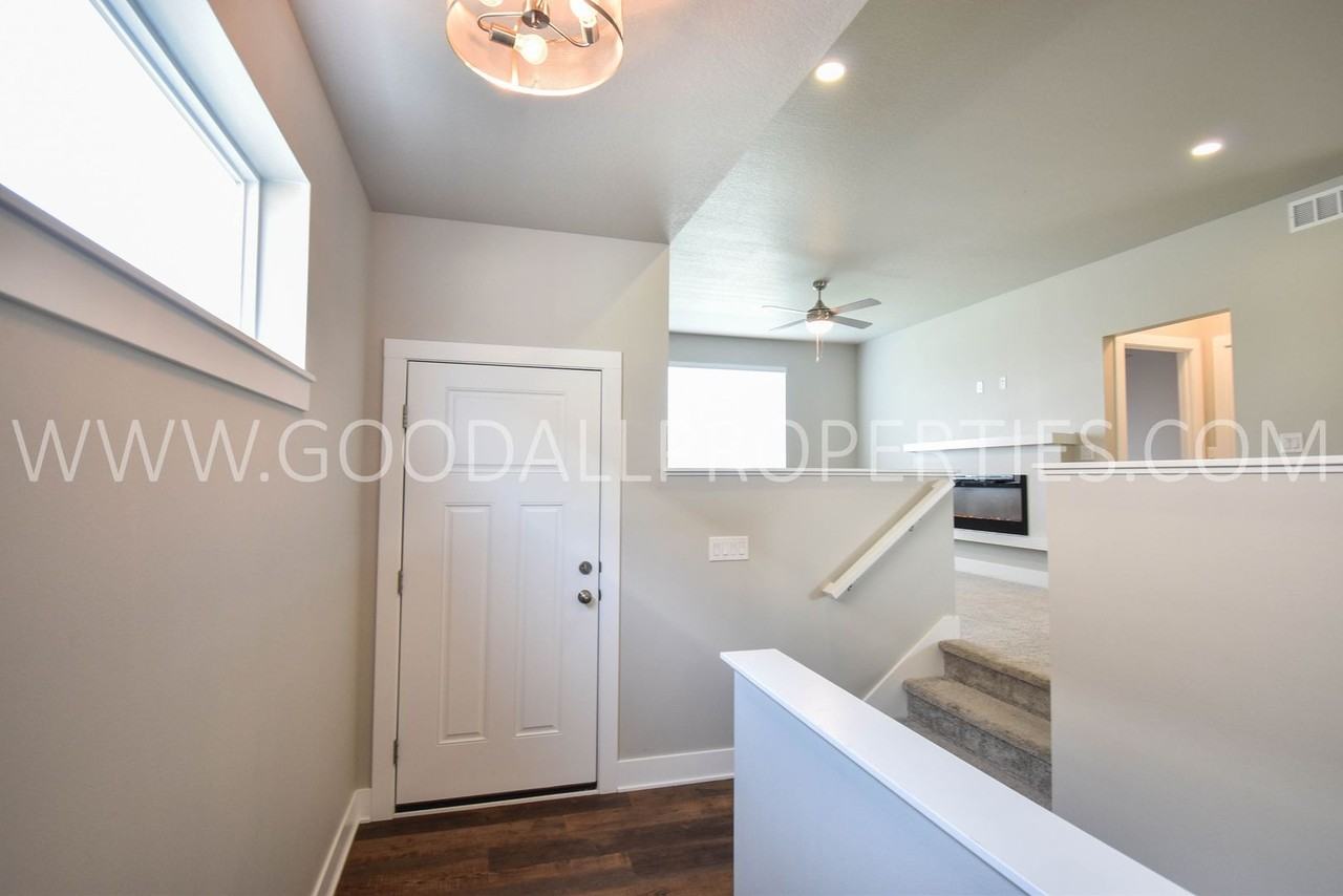 342 N Warrior Ln - Photo 5 of 35