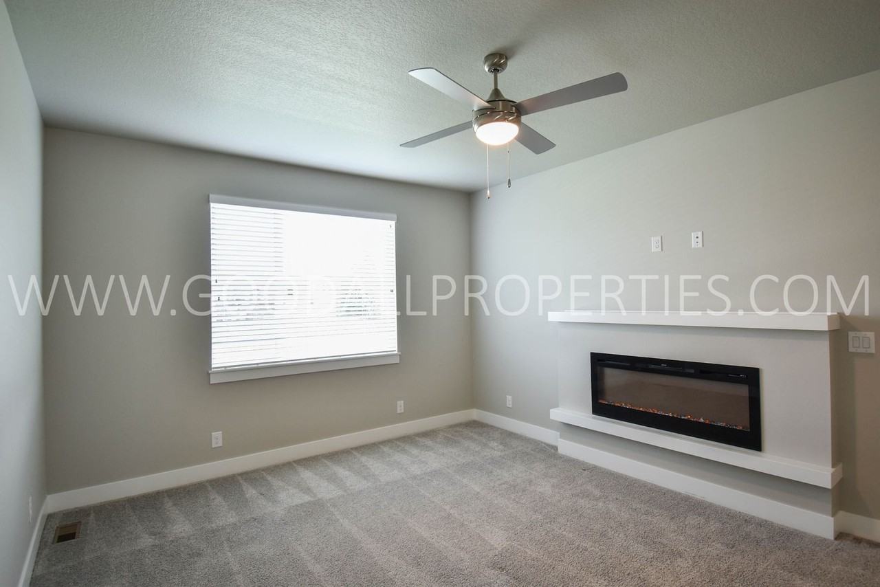 342 N Warrior Ln - Photo 7 of 35