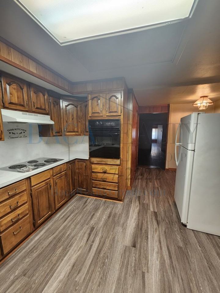 105 S Canadian Ave Apt B - Photo 5 of 14