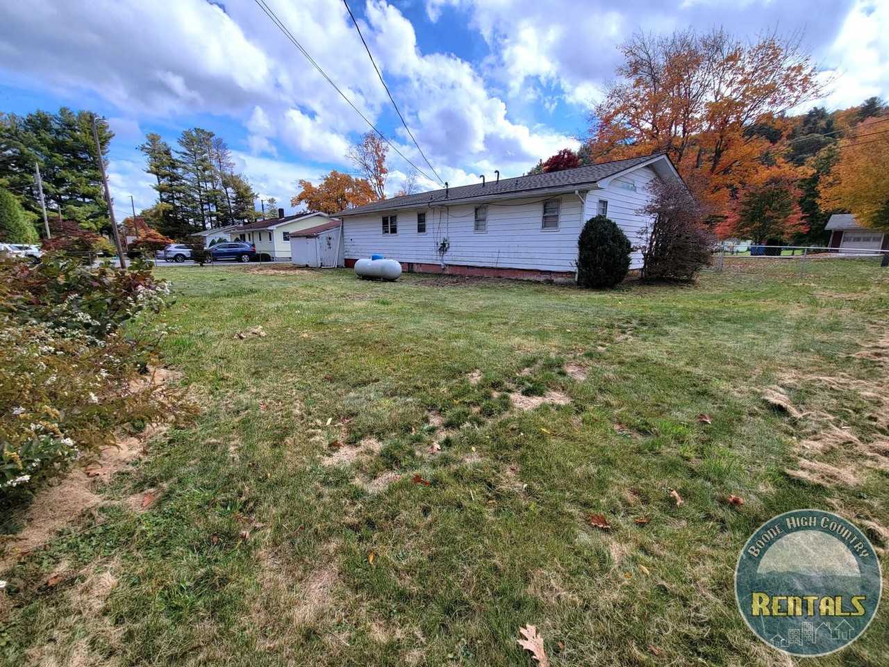 833 Greenway Rd - Photo 3 of 18