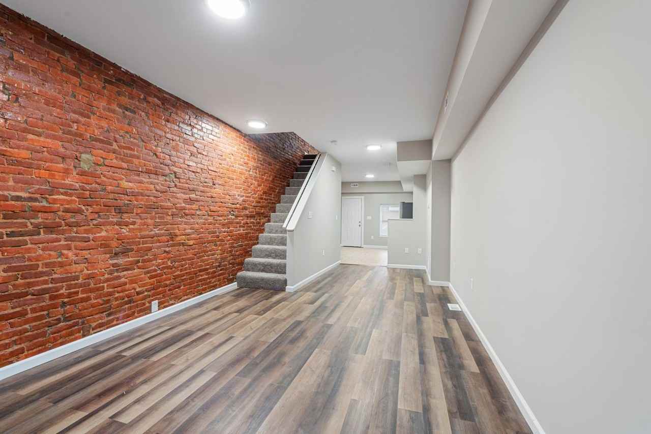 817 N Glover St - Photo 2 of 24