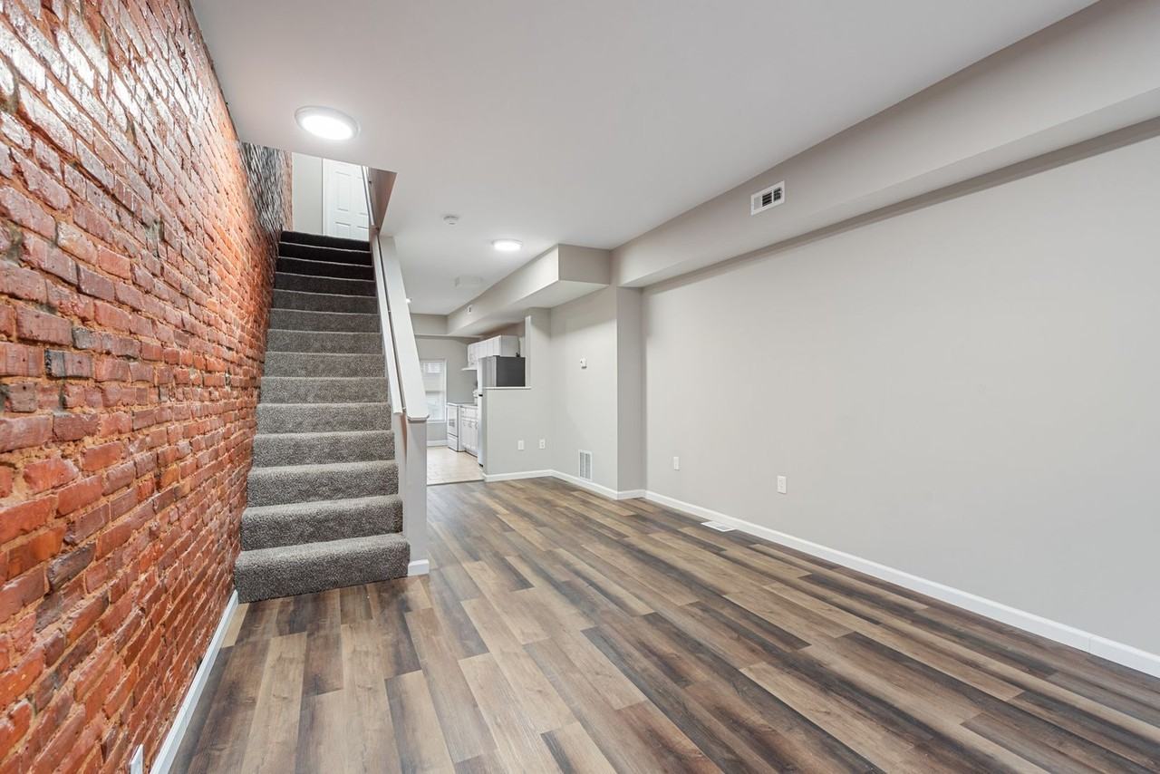 817 N Glover St - Photo 3 of 24