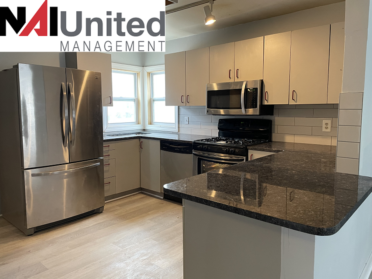 305 W 16th St - Photo 2 of 6