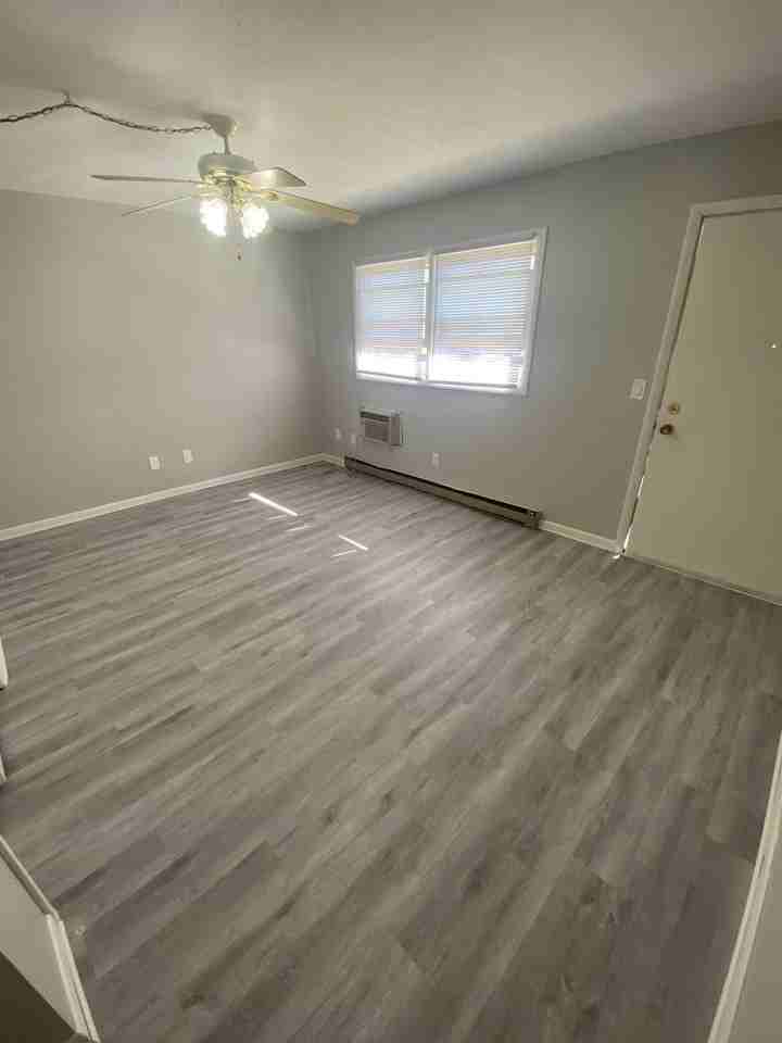 704 S Golfcrest Rd - Photo 2 of 7