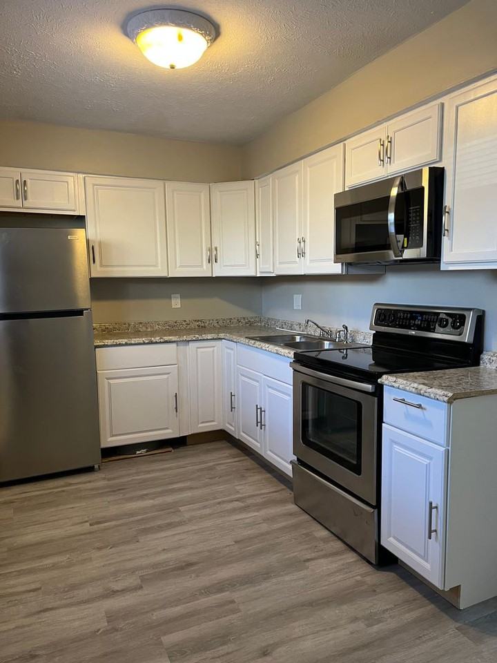 704 S Golfcrest Rd - Photo 5 of 7