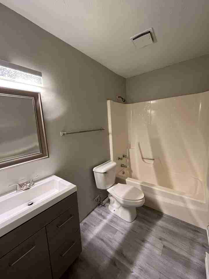 704 S Golfcrest Rd - Photo 7 of 7